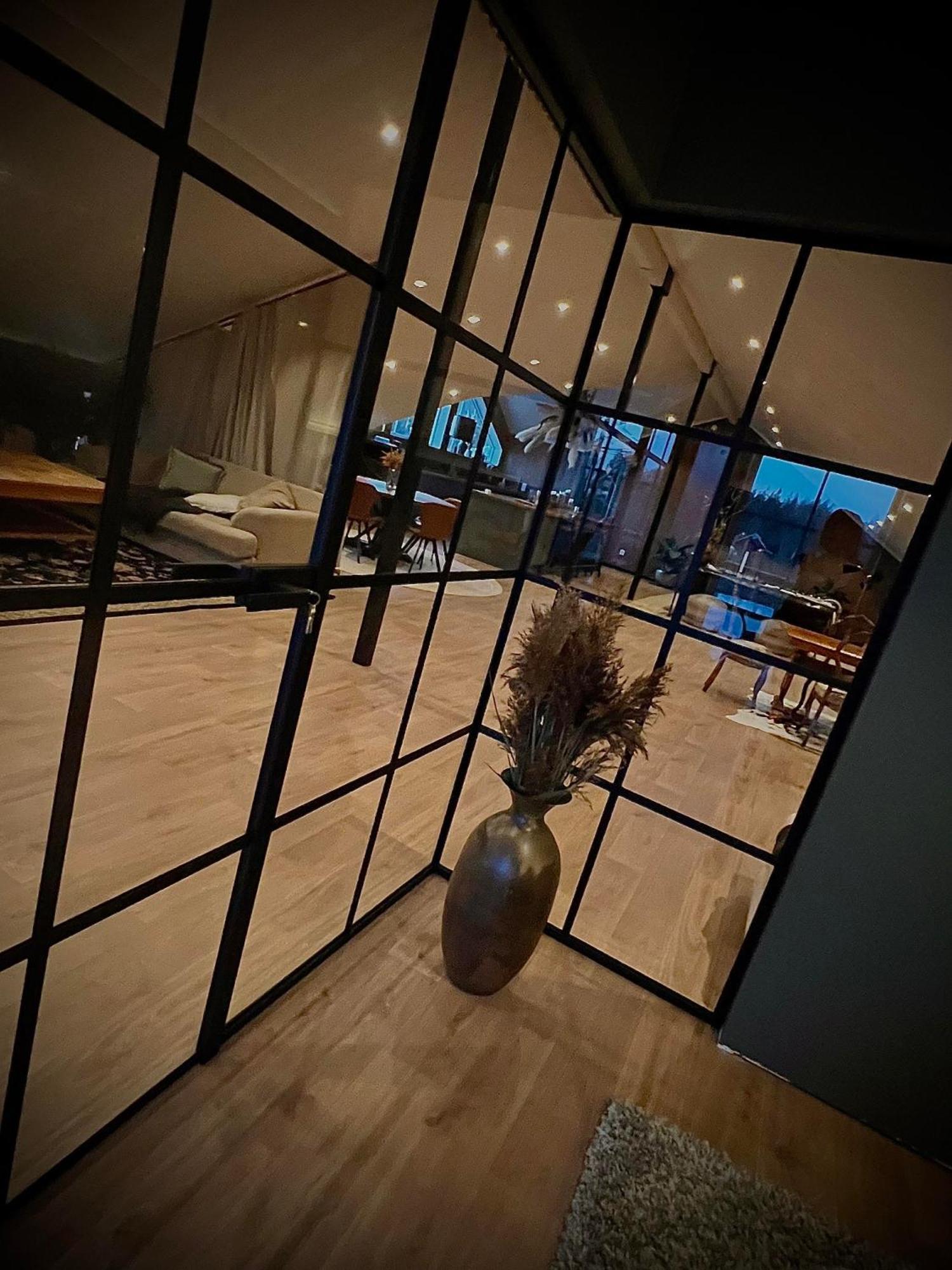 Mysig Laegenhet Med Oeppen Planloesning Pa Haestgard. Villa Ljung Eksteriør billede